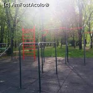 [P09] Bare de street workout » foto by Marcumandru
 - 
<span class="allrVoted glyphicon glyphicon-heart hidden" id="av1103405"></span>
<a class="m-l-10 hidden" id="sv1103405" onclick="voting_Foto_DelVot(,1103405,3848)" role="button">șterge vot <span class="glyphicon glyphicon-remove"></span></a>
<a id="v91103405" class=" c-red"  onclick="voting_Foto_SetVot(1103405)" role="button"><span class="glyphicon glyphicon-heart-empty"></span> <b>LIKE</b> = Votează poza</a> <img class="hidden"  id="f1103405W9" src="/imagini/loader.gif" border="0" /><span class="AjErrMes hidden" id="e1103405ErM"></span>