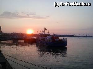 [P18] Tulcea, apus de soare pe faleză » foto by Dragoș_MD
 - 
<span class="allrVoted glyphicon glyphicon-heart hidden" id="av448813"></span>
<a class="m-l-10 hidden" id="sv448813" onclick="voting_Foto_DelVot(,448813,3854)" role="button">șterge vot <span class="glyphicon glyphicon-remove"></span></a>
<a id="v9448813" class=" c-red"  onclick="voting_Foto_SetVot(448813)" role="button"><span class="glyphicon glyphicon-heart-empty"></span> <b>LIKE</b> = Votează poza</a> <img class="hidden"  id="f448813W9" src="/imagini/loader.gif" border="0" /><span class="AjErrMes hidden" id="e448813ErM"></span>