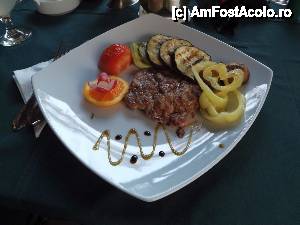 [P12] Din nou la Tulcea - meniu clasic: ceafă la grătar cu legume tot la grătar, la Select » foto by Dragoș_MD
 - 
<span class="allrVoted glyphicon glyphicon-heart hidden" id="av515657"></span>
<a class="m-l-10 hidden" id="sv515657" onclick="voting_Foto_DelVot(,515657,3854)" role="button">șterge vot <span class="glyphicon glyphicon-remove"></span></a>
<a id="v9515657" class=" c-red"  onclick="voting_Foto_SetVot(515657)" role="button"><span class="glyphicon glyphicon-heart-empty"></span> <b>LIKE</b> = Votează poza</a> <img class="hidden"  id="f515657W9" src="/imagini/loader.gif" border="0" /><span class="AjErrMes hidden" id="e515657ErM"></span>