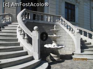 [P04] Scara monumentală și fântâna de la intrare » foto by Zoazore
 - 
<span class="allrVoted glyphicon glyphicon-heart hidden" id="av1119791"></span>
<a class="m-l-10 hidden" id="sv1119791" onclick="voting_Foto_DelVot(,1119791,3854)" role="button">șterge vot <span class="glyphicon glyphicon-remove"></span></a>
<a id="v91119791" class=" c-red"  onclick="voting_Foto_SetVot(1119791)" role="button"><span class="glyphicon glyphicon-heart-empty"></span> <b>LIKE</b> = Votează poza</a> <img class="hidden"  id="f1119791W9" src="/imagini/loader.gif" border="0" /><span class="AjErrMes hidden" id="e1119791ErM"></span>