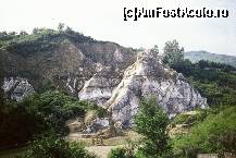[P05] Ceva mai incolo apar si niste piramide sarate asemanatoare dintilor de crocodil sau de rechin » foto by dorgo
 - 
<span class="allrVoted glyphicon glyphicon-heart hidden" id="av110789"></span>
<a class="m-l-10 hidden" id="sv110789" onclick="voting_Foto_DelVot(,110789,3878)" role="button">șterge vot <span class="glyphicon glyphicon-remove"></span></a>
<a id="v9110789" class=" c-red"  onclick="voting_Foto_SetVot(110789)" role="button"><span class="glyphicon glyphicon-heart-empty"></span> <b>LIKE</b> = Votează poza</a> <img class="hidden"  id="f110789W9" src="/imagini/loader.gif" border="0" /><span class="AjErrMes hidden" id="e110789ErM"></span>