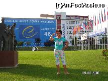 [P02] Un salut calduros celor de acasa, din fata Consiliului Europei din Strasbourg » foto by ileanaxperta*
 - 
<span class="allrVoted glyphicon glyphicon-heart hidden" id="av27395"></span>
<a class="m-l-10 hidden" id="sv27395" onclick="voting_Foto_DelVot(,27395,3883)" role="button">șterge vot <span class="glyphicon glyphicon-remove"></span></a>
<a id="v927395" class=" c-red"  onclick="voting_Foto_SetVot(27395)" role="button"><span class="glyphicon glyphicon-heart-empty"></span> <b>LIKE</b> = Votează poza</a> <img class="hidden"  id="f27395W9" src="/imagini/loader.gif" border="0" /><span class="AjErrMes hidden" id="e27395ErM"></span>