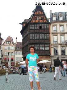 [P20] In piata centrala din Strasbourg, in spate este Casa Kammerzell, toata numai din lemn si cu geamurile numai vitralii. » foto by ileanaxperta*
 - 
<span class="allrVoted glyphicon glyphicon-heart hidden" id="av27413"></span>
<a class="m-l-10 hidden" id="sv27413" onclick="voting_Foto_DelVot(,27413,3883)" role="button">șterge vot <span class="glyphicon glyphicon-remove"></span></a>
<a id="v927413" class=" c-red"  onclick="voting_Foto_SetVot(27413)" role="button"><span class="glyphicon glyphicon-heart-empty"></span> <b>LIKE</b> = Votează poza</a> <img class="hidden"  id="f27413W9" src="/imagini/loader.gif" border="0" /><span class="AjErrMes hidden" id="e27413ErM"></span>
