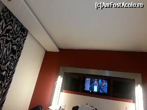 [P01] o poză mai ciudată cu camera de hotel. Singura de altfel. ; -)  » foto by robert
 - 
<span class="allrVoted glyphicon glyphicon-heart hidden" id="av607182"></span>
<a class="m-l-10 hidden" id="sv607182" onclick="voting_Foto_DelVot(,607182,3886)" role="button">șterge vot <span class="glyphicon glyphicon-remove"></span></a>
<a id="v9607182" class=" c-red"  onclick="voting_Foto_SetVot(607182)" role="button"><span class="glyphicon glyphicon-heart-empty"></span> <b>LIKE</b> = Votează poza</a> <img class="hidden"  id="f607182W9" src="/imagini/loader.gif" border="0" /><span class="AjErrMes hidden" id="e607182ErM"></span>