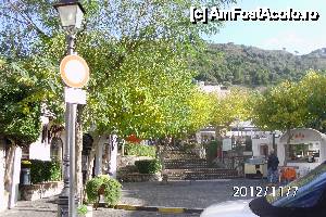 [P26] In drum spre instalatia de cablu, cam asta e centrul orasului Anacapri » foto by roth
 - 
<span class="allrVoted glyphicon glyphicon-heart hidden" id="av433429"></span>
<a class="m-l-10 hidden" id="sv433429" onclick="voting_Foto_DelVot(,433429,3887)" role="button">șterge vot <span class="glyphicon glyphicon-remove"></span></a>
<a id="v9433429" class=" c-red"  onclick="voting_Foto_SetVot(433429)" role="button"><span class="glyphicon glyphicon-heart-empty"></span> <b>LIKE</b> = Votează poza</a> <img class="hidden"  id="f433429W9" src="/imagini/loader.gif" border="0" /><span class="AjErrMes hidden" id="e433429ErM"></span>