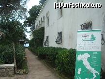 [P02] Villa San Michele ...vedere laterlala din strada.Intrarea este in dreapta imaginii, langa panou. » foto by mecut
 - 
<span class="allrVoted glyphicon glyphicon-heart hidden" id="av190374"></span>
<a class="m-l-10 hidden" id="sv190374" onclick="voting_Foto_DelVot(,190374,3887)" role="button">șterge vot <span class="glyphicon glyphicon-remove"></span></a>
<a id="v9190374" class=" c-red"  onclick="voting_Foto_SetVot(190374)" role="button"><span class="glyphicon glyphicon-heart-empty"></span> <b>LIKE</b> = Votează poza</a> <img class="hidden"  id="f190374W9" src="/imagini/loader.gif" border="0" /><span class="AjErrMes hidden" id="e190374ErM"></span>