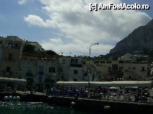 [P20] Capri - In port, imbarcarea pentru croaziera in jurul insulei.  » foto by iulianic
 - 
<span class="allrVoted glyphicon glyphicon-heart hidden" id="av399642"></span>
<a class="m-l-10 hidden" id="sv399642" onclick="voting_Foto_DelVot(,399642,3887)" role="button">șterge vot <span class="glyphicon glyphicon-remove"></span></a>
<a id="v9399642" class=" c-red"  onclick="voting_Foto_SetVot(399642)" role="button"><span class="glyphicon glyphicon-heart-empty"></span> <b>LIKE</b> = Votează poza</a> <img class="hidden"  id="f399642W9" src="/imagini/loader.gif" border="0" /><span class="AjErrMes hidden" id="e399642ErM"></span>