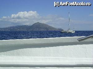 [P23] Capri - Peisaj marin vazut din barca noastra de croaziera.  » foto by iulianic
 - 
<span class="allrVoted glyphicon glyphicon-heart hidden" id="av399645"></span>
<a class="m-l-10 hidden" id="sv399645" onclick="voting_Foto_DelVot(,399645,3887)" role="button">șterge vot <span class="glyphicon glyphicon-remove"></span></a>
<a id="v9399645" class=" c-red"  onclick="voting_Foto_SetVot(399645)" role="button"><span class="glyphicon glyphicon-heart-empty"></span> <b>LIKE</b> = Votează poza</a> <img class="hidden"  id="f399645W9" src="/imagini/loader.gif" border="0" /><span class="AjErrMes hidden" id="e399645ErM"></span>