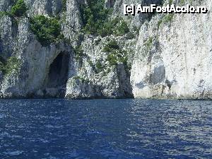 [P25] Capri - Croaziera in jurul insulei.  » foto by iulianic
 - 
<span class="allrVoted glyphicon glyphicon-heart hidden" id="av399647"></span>
<a class="m-l-10 hidden" id="sv399647" onclick="voting_Foto_DelVot(,399647,3887)" role="button">șterge vot <span class="glyphicon glyphicon-remove"></span></a>
<a id="v9399647" class=" c-red"  onclick="voting_Foto_SetVot(399647)" role="button"><span class="glyphicon glyphicon-heart-empty"></span> <b>LIKE</b> = Votează poza</a> <img class="hidden"  id="f399647W9" src="/imagini/loader.gif" border="0" /><span class="AjErrMes hidden" id="e399647ErM"></span>