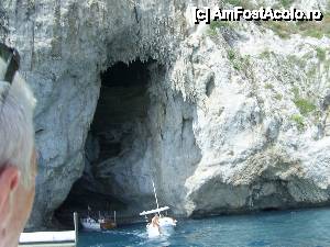 [P27] Capri - Croaziera in jurul insulei. Intrarea in pestera.  » foto by iulianic
 - 
<span class="allrVoted glyphicon glyphicon-heart hidden" id="av399649"></span>
<a class="m-l-10 hidden" id="sv399649" onclick="voting_Foto_DelVot(,399649,3887)" role="button">șterge vot <span class="glyphicon glyphicon-remove"></span></a>
<a id="v9399649" class=" c-red"  onclick="voting_Foto_SetVot(399649)" role="button"><span class="glyphicon glyphicon-heart-empty"></span> <b>LIKE</b> = Votează poza</a> <img class="hidden"  id="f399649W9" src="/imagini/loader.gif" border="0" /><span class="AjErrMes hidden" id="e399649ErM"></span>