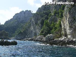 [P29] Capri - Croaziera in jurul insulei. Malul pietros cu pereti abrupti.  » foto by iulianic
 - 
<span class="allrVoted glyphicon glyphicon-heart hidden" id="av399651"></span>
<a class="m-l-10 hidden" id="sv399651" onclick="voting_Foto_DelVot(,399651,3887)" role="button">șterge vot <span class="glyphicon glyphicon-remove"></span></a>
<a id="v9399651" class=" c-red"  onclick="voting_Foto_SetVot(399651)" role="button"><span class="glyphicon glyphicon-heart-empty"></span> <b>LIKE</b> = Votează poza</a> <img class="hidden"  id="f399651W9" src="/imagini/loader.gif" border="0" /><span class="AjErrMes hidden" id="e399651ErM"></span>