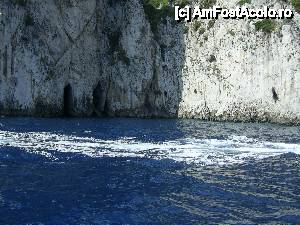 [P33] Capri - Croaziera in jurul insulei. Alte pesteri.  » foto by iulianic
 - 
<span class="allrVoted glyphicon glyphicon-heart hidden" id="av399655"></span>
<a class="m-l-10 hidden" id="sv399655" onclick="voting_Foto_DelVot(,399655,3887)" role="button">șterge vot <span class="glyphicon glyphicon-remove"></span></a>
<a id="v9399655" class=" c-red"  onclick="voting_Foto_SetVot(399655)" role="button"><span class="glyphicon glyphicon-heart-empty"></span> <b>LIKE</b> = Votează poza</a> <img class="hidden"  id="f399655W9" src="/imagini/loader.gif" border="0" /><span class="AjErrMes hidden" id="e399655ErM"></span>