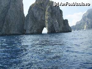 [P36] Capri - Croaziera in jurul insulei. Arco Naturale.  » foto by iulianic
 - 
<span class="allrVoted glyphicon glyphicon-heart hidden" id="av399658"></span>
<a class="m-l-10 hidden" id="sv399658" onclick="voting_Foto_DelVot(,399658,3887)" role="button">șterge vot <span class="glyphicon glyphicon-remove"></span></a>
<a id="v9399658" class=" c-red"  onclick="voting_Foto_SetVot(399658)" role="button"><span class="glyphicon glyphicon-heart-empty"></span> <b>LIKE</b> = Votează poza</a> <img class="hidden"  id="f399658W9" src="/imagini/loader.gif" border="0" /><span class="AjErrMes hidden" id="e399658ErM"></span>