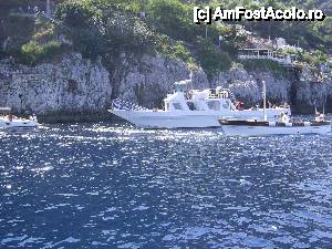 [P49] Capri - La Marina Piccola pentru Giro Isola sau Grotta Azzurra.  » foto by iulianic
 - 
<span class="allrVoted glyphicon glyphicon-heart hidden" id="av399671"></span>
<a class="m-l-10 hidden" id="sv399671" onclick="voting_Foto_DelVot(,399671,3887)" role="button">șterge vot <span class="glyphicon glyphicon-remove"></span></a>
<a id="v9399671" class=" c-red"  onclick="voting_Foto_SetVot(399671)" role="button"><span class="glyphicon glyphicon-heart-empty"></span> <b>LIKE</b> = Votează poza</a> <img class="hidden"  id="f399671W9" src="/imagini/loader.gif" border="0" /><span class="AjErrMes hidden" id="e399671ErM"></span>