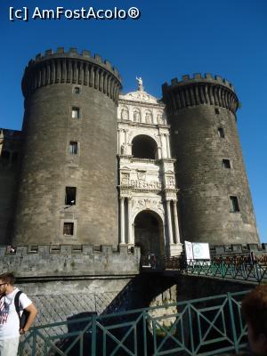 [P12] Castel Nuovo Napoli » foto by VOIAJ
 - 
<span class="allrVoted glyphicon glyphicon-heart hidden" id="av938558"></span>
<a class="m-l-10 hidden" id="sv938558" onclick="voting_Foto_DelVot(,938558,3887)" role="button">șterge vot <span class="glyphicon glyphicon-remove"></span></a>
<a id="v9938558" class=" c-red"  onclick="voting_Foto_SetVot(938558)" role="button"><span class="glyphicon glyphicon-heart-empty"></span> <b>LIKE</b> = Votează poza</a> <img class="hidden"  id="f938558W9" src="/imagini/loader.gif" border="0" /><span class="AjErrMes hidden" id="e938558ErM"></span>