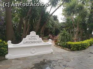 [P03] La intrarea într-unul din hotelurile din Capri » foto by crismis
 - 
<span class="allrVoted glyphicon glyphicon-heart hidden" id="av963839"></span>
<a class="m-l-10 hidden" id="sv963839" onclick="voting_Foto_DelVot(,963839,3887)" role="button">șterge vot <span class="glyphicon glyphicon-remove"></span></a>
<a id="v9963839" class=" c-red"  onclick="voting_Foto_SetVot(963839)" role="button"><span class="glyphicon glyphicon-heart-empty"></span> <b>LIKE</b> = Votează poza</a> <img class="hidden"  id="f963839W9" src="/imagini/loader.gif" border="0" /><span class="AjErrMes hidden" id="e963839ErM"></span>