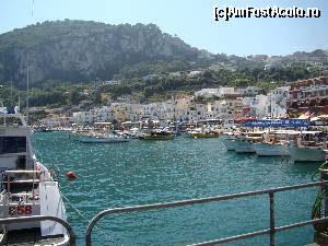 [P01] Capri văzută din port.  » foto by nakamura
 - 
<span class="allrVoted glyphicon glyphicon-heart hidden" id="av560232"></span>
<a class="m-l-10 hidden" id="sv560232" onclick="voting_Foto_DelVot(,560232,3887)" role="button">șterge vot <span class="glyphicon glyphicon-remove"></span></a>
<a id="v9560232" class=" c-red"  onclick="voting_Foto_SetVot(560232)" role="button"><span class="glyphicon glyphicon-heart-empty"></span> <b>LIKE</b> = Votează poza</a> <img class="hidden"  id="f560232W9" src="/imagini/loader.gif" border="0" /><span class="AjErrMes hidden" id="e560232ErM"></span>