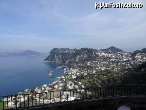 [P19] Peisaj cu portul Marina Grande - din autobuzul care ne aducea din Anacapri » foto by BOGDAN DSN
 - 
<span class="allrVoted glyphicon glyphicon-heart hidden" id="av504422"></span>
<a class="m-l-10 hidden" id="sv504422" onclick="voting_Foto_DelVot(,504422,3887)" role="button">șterge vot <span class="glyphicon glyphicon-remove"></span></a>
<a id="v9504422" class=" c-red"  onclick="voting_Foto_SetVot(504422)" role="button"><span class="glyphicon glyphicon-heart-empty"></span> <b>LIKE</b> = Votează poza</a> <img class="hidden"  id="f504422W9" src="/imagini/loader.gif" border="0" /><span class="AjErrMes hidden" id="e504422ErM"></span>