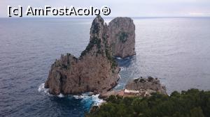 [P25] Ne-am abatut din drumul spre Arcul Natural spre un balcon cu vedere la stancile din mare, Faraglioni.  » foto by Aurici
 - 
<span class="allrVoted glyphicon glyphicon-heart hidden" id="av858226"></span>
<a class="m-l-10 hidden" id="sv858226" onclick="voting_Foto_DelVot(,858226,3887)" role="button">șterge vot <span class="glyphicon glyphicon-remove"></span></a>
<a id="v9858226" class=" c-red"  onclick="voting_Foto_SetVot(858226)" role="button"><span class="glyphicon glyphicon-heart-empty"></span> <b>LIKE</b> = Votează poza</a> <img class="hidden"  id="f858226W9" src="/imagini/loader.gif" border="0" /><span class="AjErrMes hidden" id="e858226ErM"></span>
