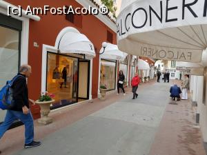 [P48] Strada cu magazine de lux din Capri.  » foto by Aurici
 - 
<span class="allrVoted glyphicon glyphicon-heart hidden" id="av858249"></span>
<a class="m-l-10 hidden" id="sv858249" onclick="voting_Foto_DelVot(,858249,3887)" role="button">șterge vot <span class="glyphicon glyphicon-remove"></span></a>
<a id="v9858249" class=" c-red"  onclick="voting_Foto_SetVot(858249)" role="button"><span class="glyphicon glyphicon-heart-empty"></span> <b>LIKE</b> = Votează poza</a> <img class="hidden"  id="f858249W9" src="/imagini/loader.gif" border="0" /><span class="AjErrMes hidden" id="e858249ErM"></span>