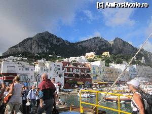 [P04] Insula Capri (portul Marina Grande). Varful mai inalt din stanga imaginii este Monte Solaro -589 m » foto by bica adriana
 - 
<span class="allrVoted glyphicon glyphicon-heart hidden" id="av694244"></span>
<a class="m-l-10 hidden" id="sv694244" onclick="voting_Foto_DelVot(,694244,3887)" role="button">șterge vot <span class="glyphicon glyphicon-remove"></span></a>
<a id="v9694244" class=" c-red"  onclick="voting_Foto_SetVot(694244)" role="button"><span class="glyphicon glyphicon-heart-empty"></span> <b>LIKE</b> = Votează poza</a> <img class="hidden"  id="f694244W9" src="/imagini/loader.gif" border="0" /><span class="AjErrMes hidden" id="e694244ErM"></span>