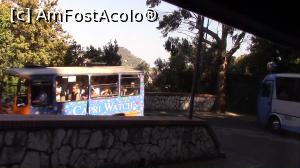 [P13] Coboram catre Capri City, la bordul microbuzelor, pe Via Marina Grande, o artera in serpentine. O senzatie de neuitat.  » foto by ovidiuyepi
 - 
<span class="allrVoted glyphicon glyphicon-heart hidden" id="av949818"></span>
<a class="m-l-10 hidden" id="sv949818" onclick="voting_Foto_DelVot(,949818,3887)" role="button">șterge vot <span class="glyphicon glyphicon-remove"></span></a>
<a id="v9949818" class=" c-red"  onclick="voting_Foto_SetVot(949818)" role="button"><span class="glyphicon glyphicon-heart-empty"></span> <b>LIKE</b> = Votează poza</a> <img class="hidden"  id="f949818W9" src="/imagini/loader.gif" border="0" /><span class="AjErrMes hidden" id="e949818ErM"></span>