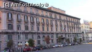 [P38] Napoli. <p> Grand Hotel Londres din Piazza Municipio.  » foto by ovidiuyepi
 - 
<span class="allrVoted glyphicon glyphicon-heart hidden" id="av949843"></span>
<a class="m-l-10 hidden" id="sv949843" onclick="voting_Foto_DelVot(,949843,3887)" role="button">șterge vot <span class="glyphicon glyphicon-remove"></span></a>
<a id="v9949843" class=" c-red"  onclick="voting_Foto_SetVot(949843)" role="button"><span class="glyphicon glyphicon-heart-empty"></span> <b>LIKE</b> = Votează poza</a> <img class="hidden"  id="f949843W9" src="/imagini/loader.gif" border="0" /><span class="AjErrMes hidden" id="e949843ErM"></span>