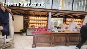 [P22] Traditia s-a pastrat pana astazi, intreg procesul de realizare a parfumului fiind artizanal, urmand cu strictele aceleasi metode  folosite odinioara de calugari, chiar si flacoanele originale si inspirate sunt realizate manual. Au fost create parfumuri barbatesti, folosind rozmarinul de pe Monte Solaro si  parfumuri de dama avand la baza garoafa salbatica de Capri. » foto by geani anto
 - 
<span class="allrVoted glyphicon glyphicon-heart hidden" id="av1409902"></span>
<a class="m-l-10 hidden" id="sv1409902" onclick="voting_Foto_DelVot(,1409902,3887)" role="button">șterge vot <span class="glyphicon glyphicon-remove"></span></a>
<a id="v91409902" class=" c-red"  onclick="voting_Foto_SetVot(1409902)" role="button"><span class="glyphicon glyphicon-heart-empty"></span> <b>LIKE</b> = Votează poza</a> <img class="hidden"  id="f1409902W9" src="/imagini/loader.gif" border="0" /><span class="AjErrMes hidden" id="e1409902ErM"></span>