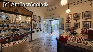 [P23] Colectia Carthusia este formata din opt parfumuri exclusiviste: Io Capri, Aria di Capri, Fiori di Capri, Mediterraneo, Casthusia Uomo, Ligea, Numero Uno si Via Camerelle. Esentele fructate (lamaie, portocala, piersica), se amesteca cu cele de lemn (cedar, stejar) sau cu cele florale (lavanda, mimosa, ylang-ylang, liliac, camelie, gardenie), piper negru si ceai verde. » foto by geani anto
 - 
<span class="allrVoted glyphicon glyphicon-heart hidden" id="av1409903"></span>
<a class="m-l-10 hidden" id="sv1409903" onclick="voting_Foto_DelVot(,1409903,3887)" role="button">șterge vot <span class="glyphicon glyphicon-remove"></span></a>
<a id="v91409903" class=" c-red"  onclick="voting_Foto_SetVot(1409903)" role="button"><span class="glyphicon glyphicon-heart-empty"></span> <b>LIKE</b> = Votează poza</a> <img class="hidden"  id="f1409903W9" src="/imagini/loader.gif" border="0" /><span class="AjErrMes hidden" id="e1409903ErM"></span>
