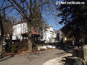 [P12] N-am putut sa nu postez acesta poza. Asa-i c-a iesit bine? Hotelul Palace vazut din frumosul parc Ghica.  » foto by Michaell
 - 
<span class="allrVoted glyphicon glyphicon-heart hidden" id="av584348"></span>
<a class="m-l-10 hidden" id="sv584348" onclick="voting_Foto_DelVot(,584348,3897)" role="button">șterge vot <span class="glyphicon glyphicon-remove"></span></a>
<a id="v9584348" class=" c-red"  onclick="voting_Foto_SetVot(584348)" role="button"><span class="glyphicon glyphicon-heart-empty"></span> <b>LIKE</b> = Votează poza</a> <img class="hidden"  id="f584348W9" src="/imagini/loader.gif" border="0" /><span class="AjErrMes hidden" id="e584348ErM"></span>