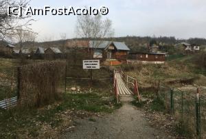 [P01] Podețul peste râu spre fostele băi ( periculos de traversat). L-am traversat, totuși, fiindcă semnul de avertizare era întors cu 180 de grade  ( nu îl văzusem). » foto by b1anche
 - 
<span class="allrVoted glyphicon glyphicon-heart hidden" id="av1222568"></span>
<a class="m-l-10 hidden" id="sv1222568" onclick="voting_Foto_DelVot(,1222568,3898)" role="button">șterge vot <span class="glyphicon glyphicon-remove"></span></a>
<a id="v91222568" class=" c-red"  onclick="voting_Foto_SetVot(1222568)" role="button"><span class="glyphicon glyphicon-heart-empty"></span> <b>LIKE</b> = Votează poza</a> <img class="hidden"  id="f1222568W9" src="/imagini/loader.gif" border="0" /><span class="AjErrMes hidden" id="e1222568ErM"></span>