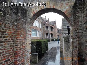 [P03] Intrarea in Oud Sint-Janshospitaal, un vechi spital, transformat in muzeu » foto by cristina47*
 - 
<span class="allrVoted glyphicon glyphicon-heart hidden" id="av838251"></span>
<a class="m-l-10 hidden" id="sv838251" onclick="voting_Foto_DelVot(,838251,3901)" role="button">șterge vot <span class="glyphicon glyphicon-remove"></span></a>
<a id="v9838251" class=" c-red"  onclick="voting_Foto_SetVot(838251)" role="button"><span class="glyphicon glyphicon-heart-empty"></span> <b>LIKE</b> = Votează poza</a> <img class="hidden"  id="f838251W9" src="/imagini/loader.gif" border="0" /><span class="AjErrMes hidden" id="e838251ErM"></span>