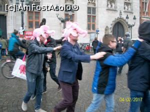 [P38] Grande Place. Festivalul berii: veselie mare, chiar daca ploua!  » foto by cristina47*
 - 
<span class="allrVoted glyphicon glyphicon-heart hidden" id="av838322"></span>
<a class="m-l-10 hidden" id="sv838322" onclick="voting_Foto_DelVot(,838322,3901)" role="button">șterge vot <span class="glyphicon glyphicon-remove"></span></a>
<a id="v9838322" class=" c-red"  onclick="voting_Foto_SetVot(838322)" role="button"><span class="glyphicon glyphicon-heart-empty"></span> <b>LIKE</b> = Votează poza</a> <img class="hidden"  id="f838322W9" src="/imagini/loader.gif" border="0" /><span class="AjErrMes hidden" id="e838322ErM"></span>