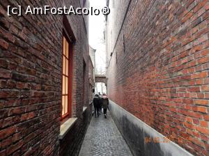 [P09] Pe niste stradute foarte inguste, ne indreptam spre primele case din Bruges » foto by cristina47*
 - 
<span class="allrVoted glyphicon glyphicon-heart hidden" id="av838281"></span>
<a class="m-l-10 hidden" id="sv838281" onclick="voting_Foto_DelVot(,838281,3901)" role="button">șterge vot <span class="glyphicon glyphicon-remove"></span></a>
<a id="v9838281" class=" c-red"  onclick="voting_Foto_SetVot(838281)" role="button"><span class="glyphicon glyphicon-heart-empty"></span> <b>LIKE</b> = Votează poza</a> <img class="hidden"  id="f838281W9" src="/imagini/loader.gif" border="0" /><span class="AjErrMes hidden" id="e838281ErM"></span>