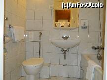 [P10] Tot baia, utilata cu tot necesarul si confortul a camerei noastre, la hotelul Raba din Gyor » foto by ileanaxperta*
 - 
<span class="allrVoted glyphicon glyphicon-heart hidden" id="av258458"></span>
<a class="m-l-10 hidden" id="sv258458" onclick="voting_Foto_DelVot(,258458,3907)" role="button">șterge vot <span class="glyphicon glyphicon-remove"></span></a>
<a id="v9258458" class=" c-red"  onclick="voting_Foto_SetVot(258458)" role="button"><span class="glyphicon glyphicon-heart-empty"></span> <b>LIKE</b> = Votează poza</a> <img class="hidden"  id="f258458W9" src="/imagini/loader.gif" border="0" /><span class="AjErrMes hidden" id="e258458ErM"></span>