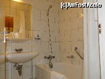 [P09] Baia din camera noastra din hotelul Raba, Gyor » foto by ileanaxperta*
 - 
<span class="allrVoted glyphicon glyphicon-heart hidden" id="av258457"></span>
<a class="m-l-10 hidden" id="sv258457" onclick="voting_Foto_DelVot(,258457,3907)" role="button">șterge vot <span class="glyphicon glyphicon-remove"></span></a>
<a id="v9258457" class=" c-red"  onclick="voting_Foto_SetVot(258457)" role="button"><span class="glyphicon glyphicon-heart-empty"></span> <b>LIKE</b> = Votează poza</a> <img class="hidden"  id="f258457W9" src="/imagini/loader.gif" border="0" /><span class="AjErrMes hidden" id="e258457ErM"></span>