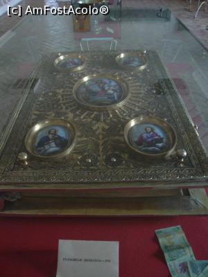 [P42] Admirăm Evanghelia de la Moscova (1759); se observă dimensiunile mari ale acesteia.  » foto by Floryn81
 - 
<span class="allrVoted glyphicon glyphicon-heart hidden" id="av764549"></span>
<a class="m-l-10 hidden" id="sv764549" onclick="voting_Foto_DelVot(,764549,3917)" role="button">șterge vot <span class="glyphicon glyphicon-remove"></span></a>
<a id="v9764549" class=" c-red"  onclick="voting_Foto_SetVot(764549)" role="button"><span class="glyphicon glyphicon-heart-empty"></span> <b>LIKE</b> = Votează poza</a> <img class="hidden"  id="f764549W9" src="/imagini/loader.gif" border="0" /><span class="AjErrMes hidden" id="e764549ErM"></span>