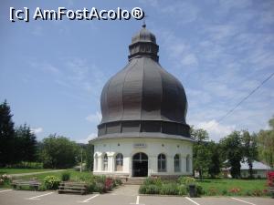 [P58] Am vizitat și librăria ”Sfântul Ioan de la Neamț”, aflată peste drum de mănăstire. Se observă forma interesantă a acestei clădiri.  » foto by Floryn81
 - 
<span class="allrVoted glyphicon glyphicon-heart hidden" id="av764571"></span>
<a class="m-l-10 hidden" id="sv764571" onclick="voting_Foto_DelVot(,764571,3917)" role="button">șterge vot <span class="glyphicon glyphicon-remove"></span></a>
<a id="v9764571" class=" c-red"  onclick="voting_Foto_SetVot(764571)" role="button"><span class="glyphicon glyphicon-heart-empty"></span> <b>LIKE</b> = Votează poza</a> <img class="hidden"  id="f764571W9" src="/imagini/loader.gif" border="0" /><span class="AjErrMes hidden" id="e764571ErM"></span>