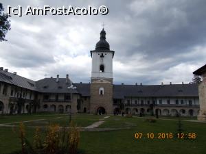 [P20] Turnul clopotniță cu ochiul lui Dumnezeu, privit din ușa bisericii Sf. Gheorghe.  » foto by elviramvio
 - 
<span class="allrVoted glyphicon glyphicon-heart hidden" id="av848899"></span>
<a class="m-l-10 hidden" id="sv848899" onclick="voting_Foto_DelVot(,848899,3917)" role="button">șterge vot <span class="glyphicon glyphicon-remove"></span></a>
<a id="v9848899" class=" c-red"  onclick="voting_Foto_SetVot(848899)" role="button"><span class="glyphicon glyphicon-heart-empty"></span> <b>LIKE</b> = Votează poza</a> <img class="hidden"  id="f848899W9" src="/imagini/loader.gif" border="0" /><span class="AjErrMes hidden" id="e848899ErM"></span>