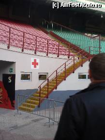 [P19] Aleea care duce spre 'burta' stadionului unde sunt vestiarele » foto by sunflower
 - 
<span class="allrVoted glyphicon glyphicon-heart hidden" id="av303953"></span>
<a class="m-l-10 hidden" id="sv303953" onclick="voting_Foto_DelVot(,303953,3925)" role="button">șterge vot <span class="glyphicon glyphicon-remove"></span></a>
<a id="v9303953" class=" c-red"  onclick="voting_Foto_SetVot(303953)" role="button"><span class="glyphicon glyphicon-heart-empty"></span> <b>LIKE</b> = Votează poza</a> <img class="hidden"  id="f303953W9" src="/imagini/loader.gif" border="0" /><span class="AjErrMes hidden" id="e303953ErM"></span>