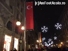 [P01] O strada ca Republicii din Brasov, unde sunt multe steaguri si se ajunge spre Dom » foto by GabrielaG
 - 
<span class="allrVoted glyphicon glyphicon-heart hidden" id="av396559"></span>
<a class="m-l-10 hidden" id="sv396559" onclick="voting_Foto_DelVot(,396559,3925)" role="button">șterge vot <span class="glyphicon glyphicon-remove"></span></a>
<a id="v9396559" class=" c-red"  onclick="voting_Foto_SetVot(396559)" role="button"><span class="glyphicon glyphicon-heart-empty"></span> <b>LIKE</b> = Votează poza</a> <img class="hidden"  id="f396559W9" src="/imagini/loader.gif" border="0" /><span class="AjErrMes hidden" id="e396559ErM"></span>