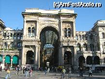 [P02] Intrare in galeriile comerciale din Milano. Superba cupola din sticla si picturile de pe pereti ne-au fascinat. » foto by CCRRIISSYY
 - 
<span class="allrVoted glyphicon glyphicon-heart hidden" id="av40687"></span>
<a class="m-l-10 hidden" id="sv40687" onclick="voting_Foto_DelVot(,40687,3925)" role="button">șterge vot <span class="glyphicon glyphicon-remove"></span></a>
<a id="v940687" class=" c-red"  onclick="voting_Foto_SetVot(40687)" role="button"><span class="glyphicon glyphicon-heart-empty"></span> <b>LIKE</b> = Votează poza</a> <img class="hidden"  id="f40687W9" src="/imagini/loader.gif" border="0" /><span class="AjErrMes hidden" id="e40687ErM"></span>