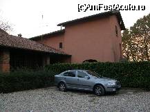 [P23] hotelul Il Chiostro - Morimondo si o parte din parcare » foto by CCRRIISSYY
 - 
<span class="allrVoted glyphicon glyphicon-heart hidden" id="av40733"></span>
<a class="m-l-10 hidden" id="sv40733" onclick="voting_Foto_DelVot(,40733,3925)" role="button">șterge vot <span class="glyphicon glyphicon-remove"></span></a>
<a id="v940733" class=" c-red"  onclick="voting_Foto_SetVot(40733)" role="button"><span class="glyphicon glyphicon-heart-empty"></span> <b>LIKE</b> = Votează poza</a> <img class="hidden"  id="f40733W9" src="/imagini/loader.gif" border="0" /><span class="AjErrMes hidden" id="e40733ErM"></span>