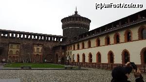 [P04] Curtea Castelului Sforzesco » foto by andreea_c
 - 
<span class="allrVoted glyphicon glyphicon-heart hidden" id="av576557"></span>
<a class="m-l-10 hidden" id="sv576557" onclick="voting_Foto_DelVot(,576557,3925)" role="button">șterge vot <span class="glyphicon glyphicon-remove"></span></a>
<a id="v9576557" class=" c-red"  onclick="voting_Foto_SetVot(576557)" role="button"><span class="glyphicon glyphicon-heart-empty"></span> <b>LIKE</b> = Votează poza</a> <img class="hidden"  id="f576557W9" src="/imagini/loader.gif" border="0" /><span class="AjErrMes hidden" id="e576557ErM"></span>