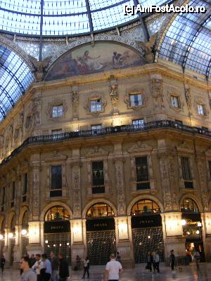 [P10] Galeriile Vittorio Emanuele » foto by Cristinaana
 - 
<span class="allrVoted glyphicon glyphicon-heart hidden" id="av417973"></span>
<a class="m-l-10 hidden" id="sv417973" onclick="voting_Foto_DelVot(,417973,3925)" role="button">șterge vot <span class="glyphicon glyphicon-remove"></span></a>
<a id="v9417973" class=" c-red"  onclick="voting_Foto_SetVot(417973)" role="button"><span class="glyphicon glyphicon-heart-empty"></span> <b>LIKE</b> = Votează poza</a> <img class="hidden"  id="f417973W9" src="/imagini/loader.gif" border="0" /><span class="AjErrMes hidden" id="e417973ErM"></span>