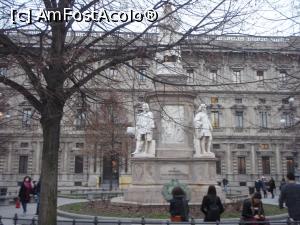 [P14] Statuia lui Leonardo da Vinci cu elevii sai » foto by bubica*
 - 
<span class="allrVoted glyphicon glyphicon-heart hidden" id="av1138490"></span>
<a class="m-l-10 hidden" id="sv1138490" onclick="voting_Foto_DelVot(,1138490,3925)" role="button">șterge vot <span class="glyphicon glyphicon-remove"></span></a>
<a id="v91138490" class=" c-red"  onclick="voting_Foto_SetVot(1138490)" role="button"><span class="glyphicon glyphicon-heart-empty"></span> <b>LIKE</b> = Votează poza</a> <img class="hidden"  id="f1138490W9" src="/imagini/loader.gif" border="0" /><span class="AjErrMes hidden" id="e1138490ErM"></span>