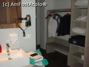[P35] Camera hotel cu chiuveta in camera, dusul este si el separat de toaleta » foto by bubica*
 - 
<span class="allrVoted glyphicon glyphicon-heart hidden" id="av1138511"></span>
<a class="m-l-10 hidden" id="sv1138511" onclick="voting_Foto_DelVot(,1138511,3925)" role="button">șterge vot <span class="glyphicon glyphicon-remove"></span></a>
<a id="v91138511" class=" c-red"  onclick="voting_Foto_SetVot(1138511)" role="button"><span class="glyphicon glyphicon-heart-empty"></span> <b>LIKE</b> = Votează poza</a> <img class="hidden"  id="f1138511W9" src="/imagini/loader.gif" border="0" /><span class="AjErrMes hidden" id="e1138511ErM"></span>