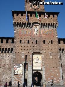 [P13] Iesirea din Palatul Sforzesco » foto by Cristina67
 - 
<span class="allrVoted glyphicon glyphicon-heart hidden" id="av285760"></span>
<a class="m-l-10 hidden" id="sv285760" onclick="voting_Foto_DelVot(,285760,3925)" role="button">șterge vot <span class="glyphicon glyphicon-remove"></span></a>
<a id="v9285760" class=" c-red"  onclick="voting_Foto_SetVot(285760)" role="button"><span class="glyphicon glyphicon-heart-empty"></span> <b>LIKE</b> = Votează poza</a> <img class="hidden"  id="f285760W9" src="/imagini/loader.gif" border="0" /><span class="AjErrMes hidden" id="e285760ErM"></span>