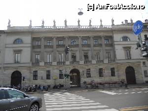 [P09] Palazzo Rocca-Saporiti Statuile de pe partea de sus a balustradei descrie 'Dii Consentes', 12 zeitati romane cele mai importante » foto by ile57b
 - 
<span class="allrVoted glyphicon glyphicon-heart hidden" id="av444743"></span>
<a class="m-l-10 hidden" id="sv444743" onclick="voting_Foto_DelVot(,444743,3925)" role="button">șterge vot <span class="glyphicon glyphicon-remove"></span></a>
<a id="v9444743" class=" c-red"  onclick="voting_Foto_SetVot(444743)" role="button"><span class="glyphicon glyphicon-heart-empty"></span> <b>LIKE</b> = Votează poza</a> <img class="hidden"  id="f444743W9" src="/imagini/loader.gif" border="0" /><span class="AjErrMes hidden" id="e444743ErM"></span>