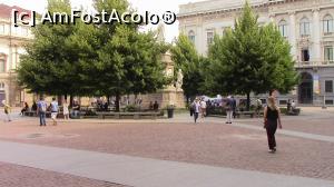[P18] Piazza Scala. In centru este amplasat complexul statuar Leonardo da Vinci (incadrat de copaci). La dreapta avem cladirtea Bancii Comerciale Italiene.  » foto by ovidiuyepi
 - 
<span class="allrVoted glyphicon glyphicon-heart hidden" id="av1155024"></span>
<a class="m-l-10 hidden" id="sv1155024" onclick="voting_Foto_DelVot(,1155024,3925)" role="button">șterge vot <span class="glyphicon glyphicon-remove"></span></a>
<a id="v91155024" class=" c-red"  onclick="voting_Foto_SetVot(1155024)" role="button"><span class="glyphicon glyphicon-heart-empty"></span> <b>LIKE</b> = Votează poza</a> <img class="hidden"  id="f1155024W9" src="/imagini/loader.gif" border="0" /><span class="AjErrMes hidden" id="e1155024ErM"></span>